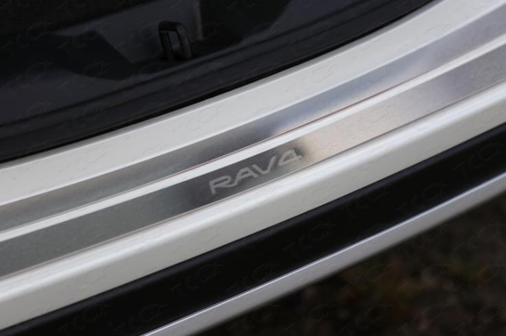 Накладки и молдинги на Toyota RAV4 фото 1