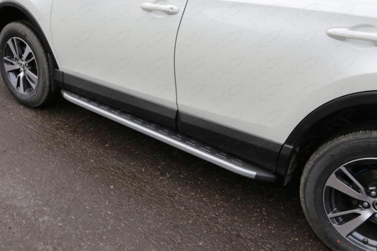 Пороги и боковые трубы на Toyota RAV4 фото 1