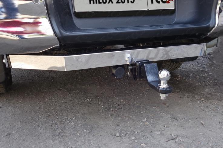 Фаркоп на Toyota Hilux фото 1