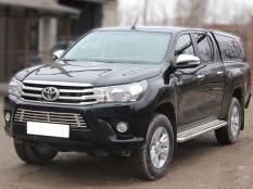 Накладки и молдинги на Toyota Hilux фото 3