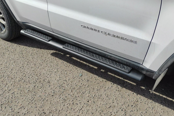 Пороги и боковые трубы на Jeep Grand Cherokee фото 1