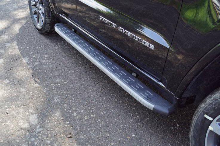 Пороги и боковые трубы на Jeep Grand Cherokee фото 1