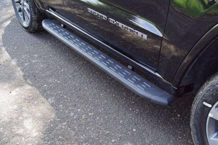 Пороги и боковые трубы на Jeep Grand Cherokee фото 1