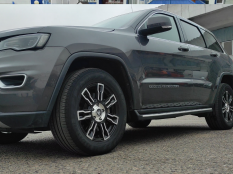 Пороги и боковые трубы на Jeep Grand Cherokee фото 25