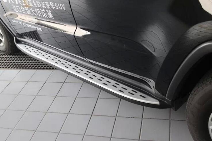 Пороги и боковые трубы на Jeep Grand Cherokee фото 1