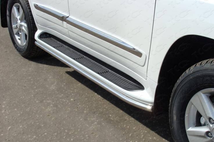 Пороги и боковые трубы на Toyota Land Cruiser 200 фото 1