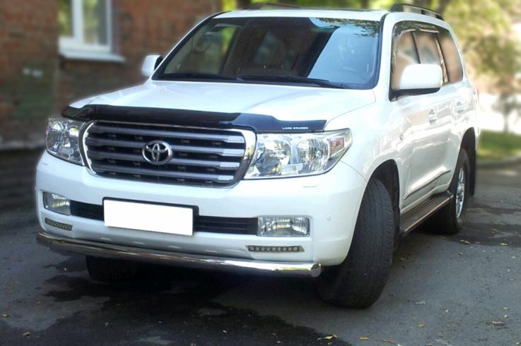 Защита переднего бампера на Toyota Land Cruiser 200 фото 1