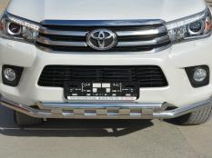 Защита переднего бампера на Toyota Hilux фото 3