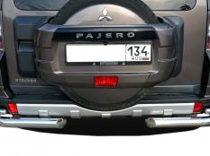 Защита заднего бампера на Mitsubishi Pajero 4 фото 3