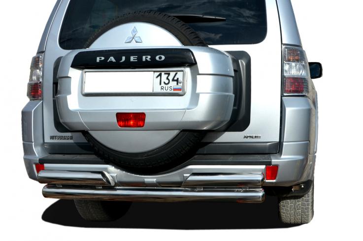 Защита заднего бампера на Mitsubishi Pajero 4 фото 1