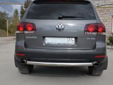 Защита заднего бампера на Volkswagen Touareg фото 3